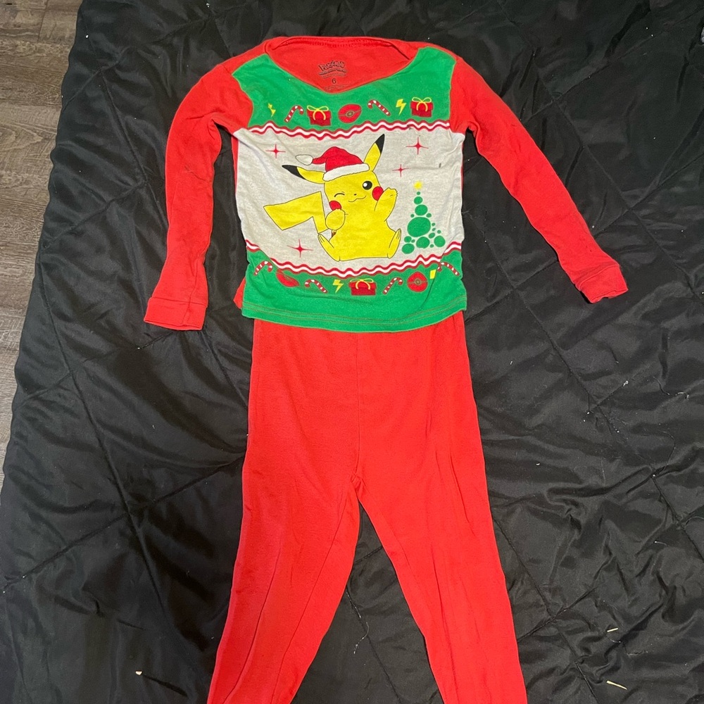 Boys Pokémon pajamas - size 6 - Christmas theme